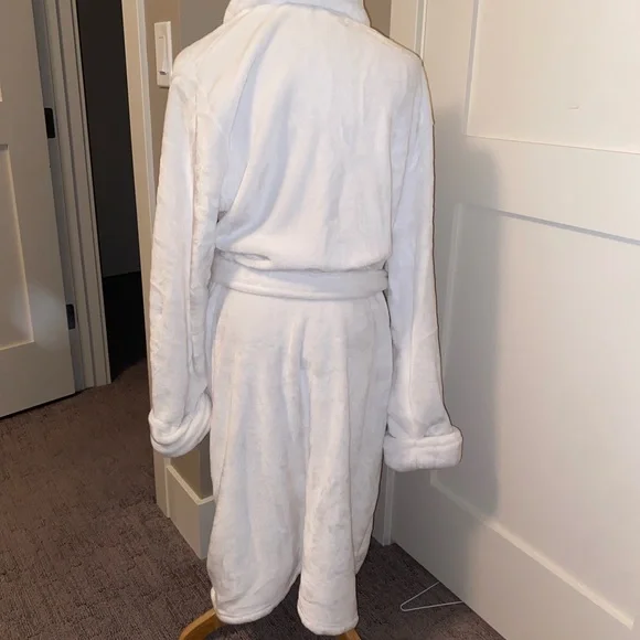 Max Studio Cream Plush Robe - Picture 2 of 7